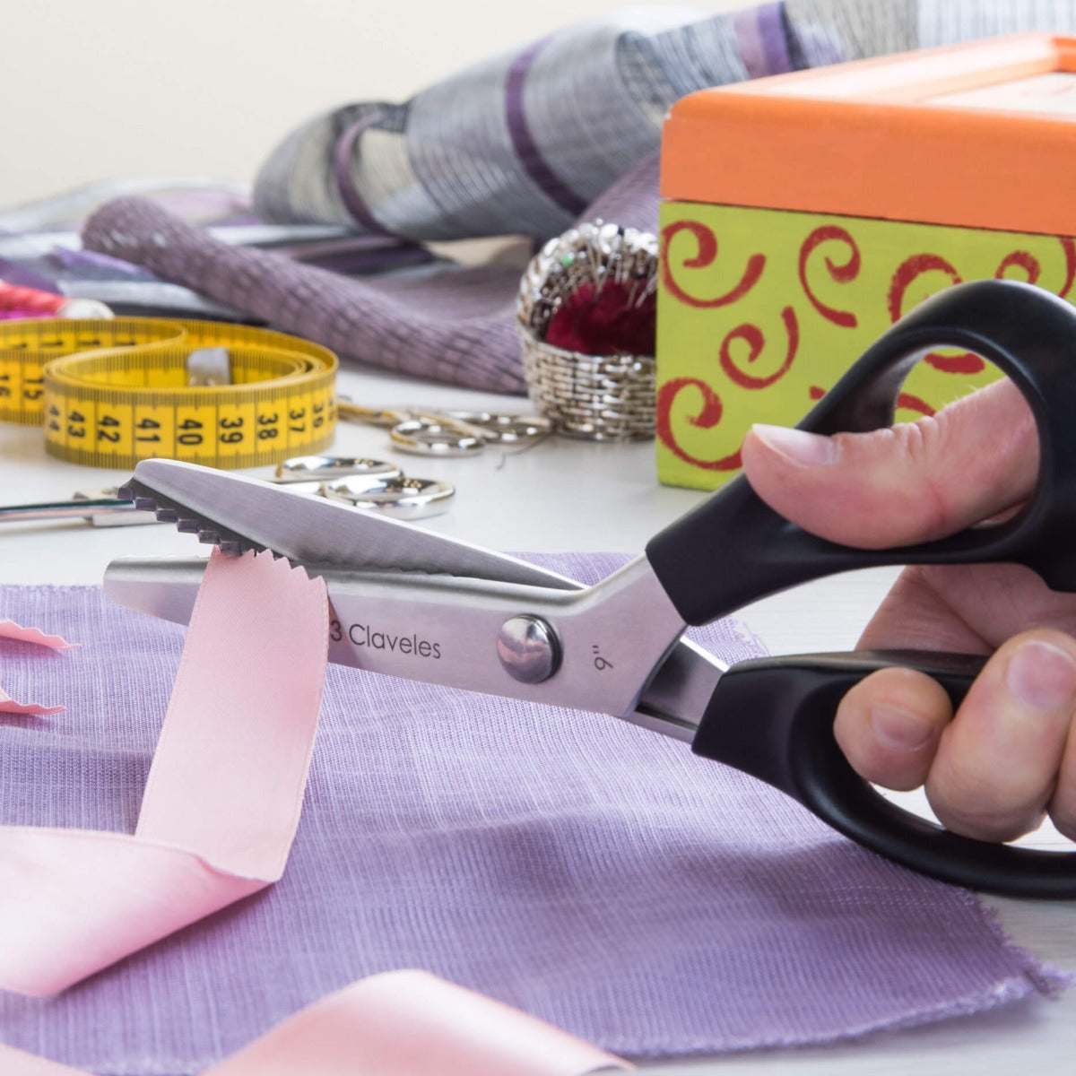 Tijera Zig Zag 3 Claveles - Ribes y Casals