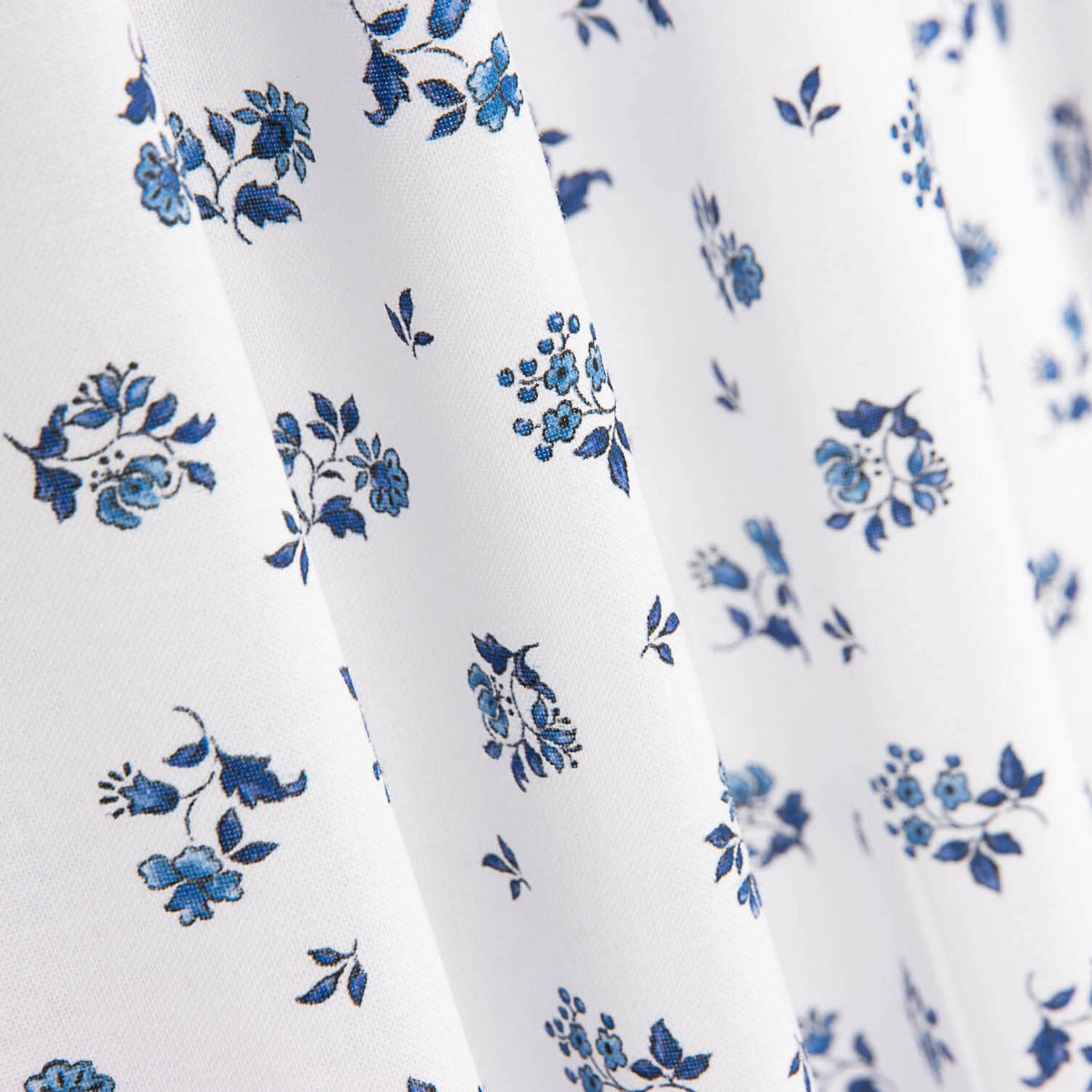 Percale Coton Fleurs Bleues sur Blanc - Ribes y Casals