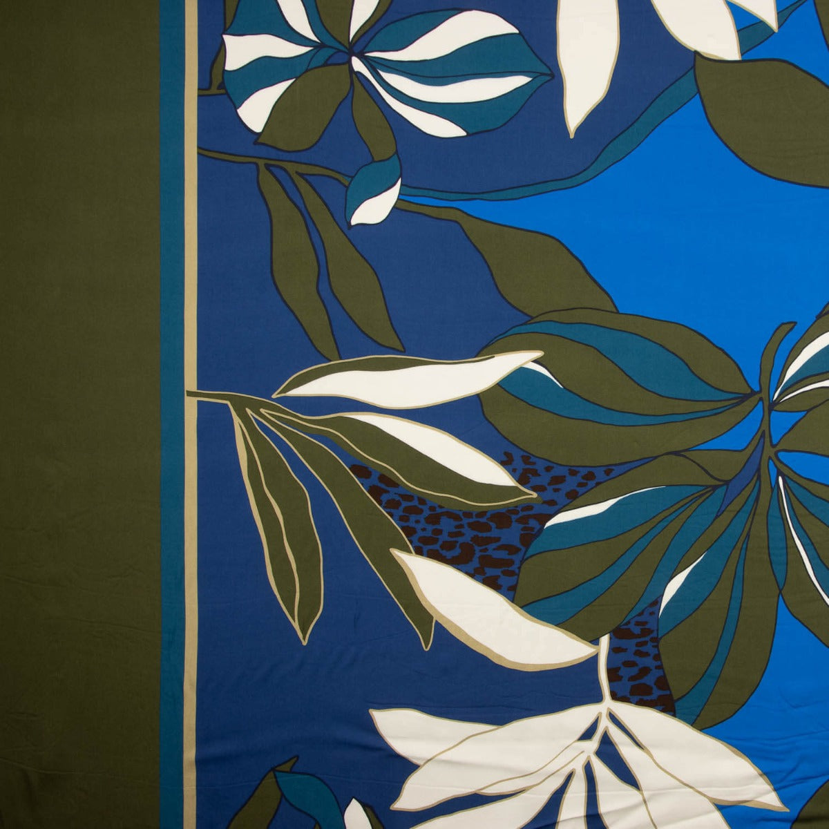 Retal Viscosa Satinada Tropical Night 160x150 cm - Ribes y Casals