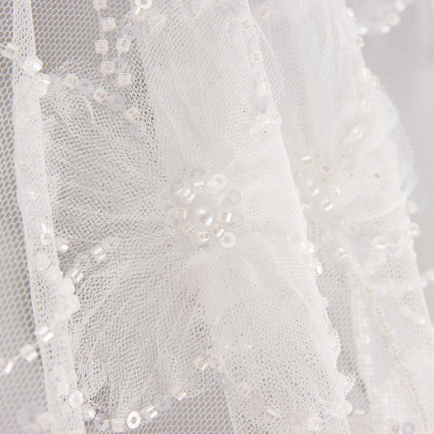 Robe de mariée en tulle blanc avec fleurs brodées « Elegance » - Ribes y Casals