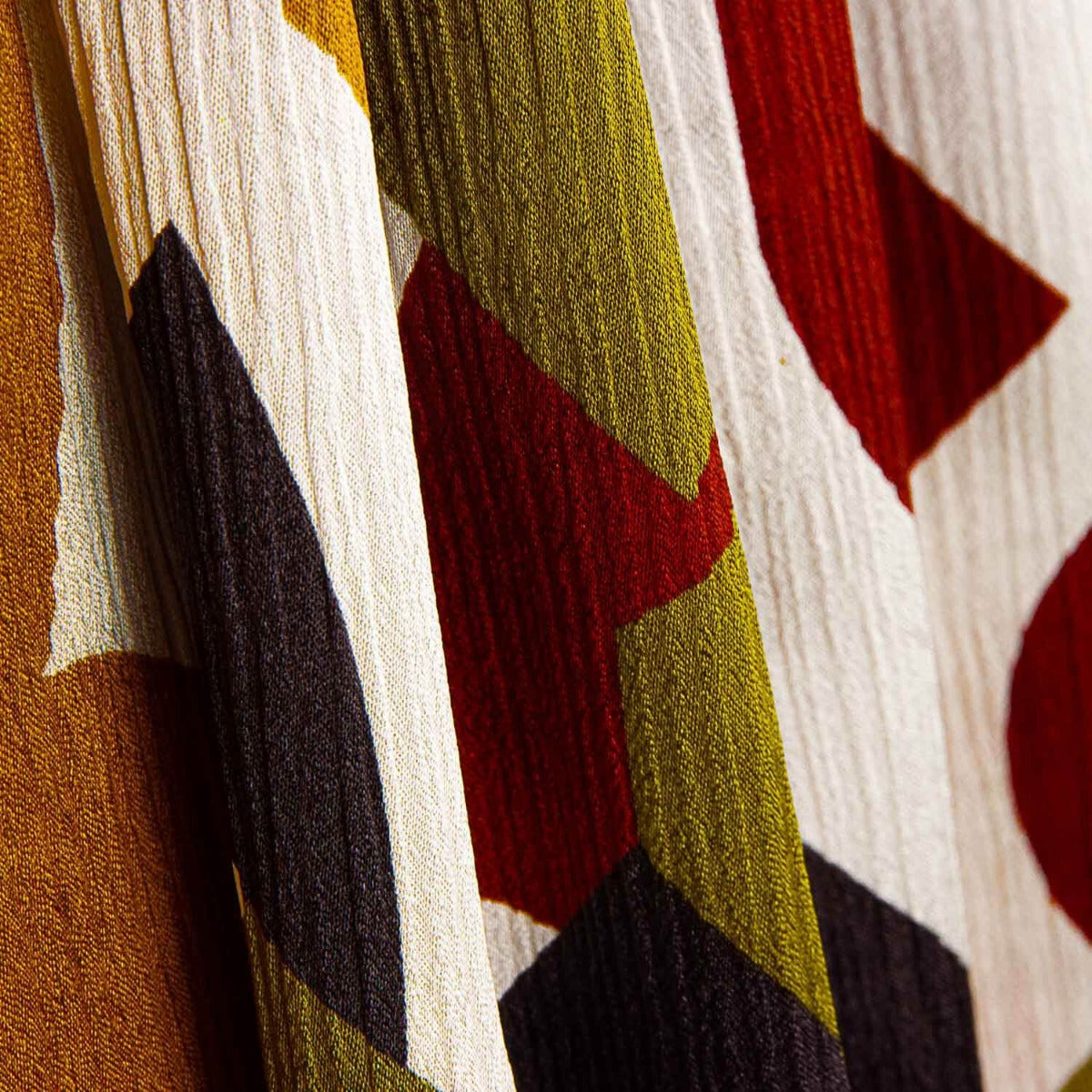 Satén Poliéster Geométrico Cobre - Ribes y Casals