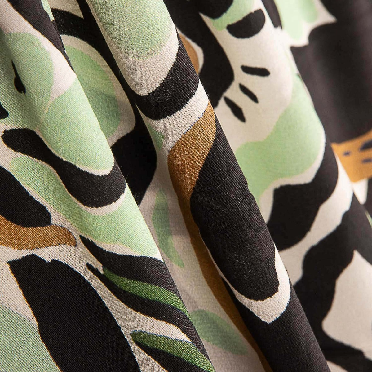 Viscose crêpé Dessin de fleurs vertes - Ribes y Casals