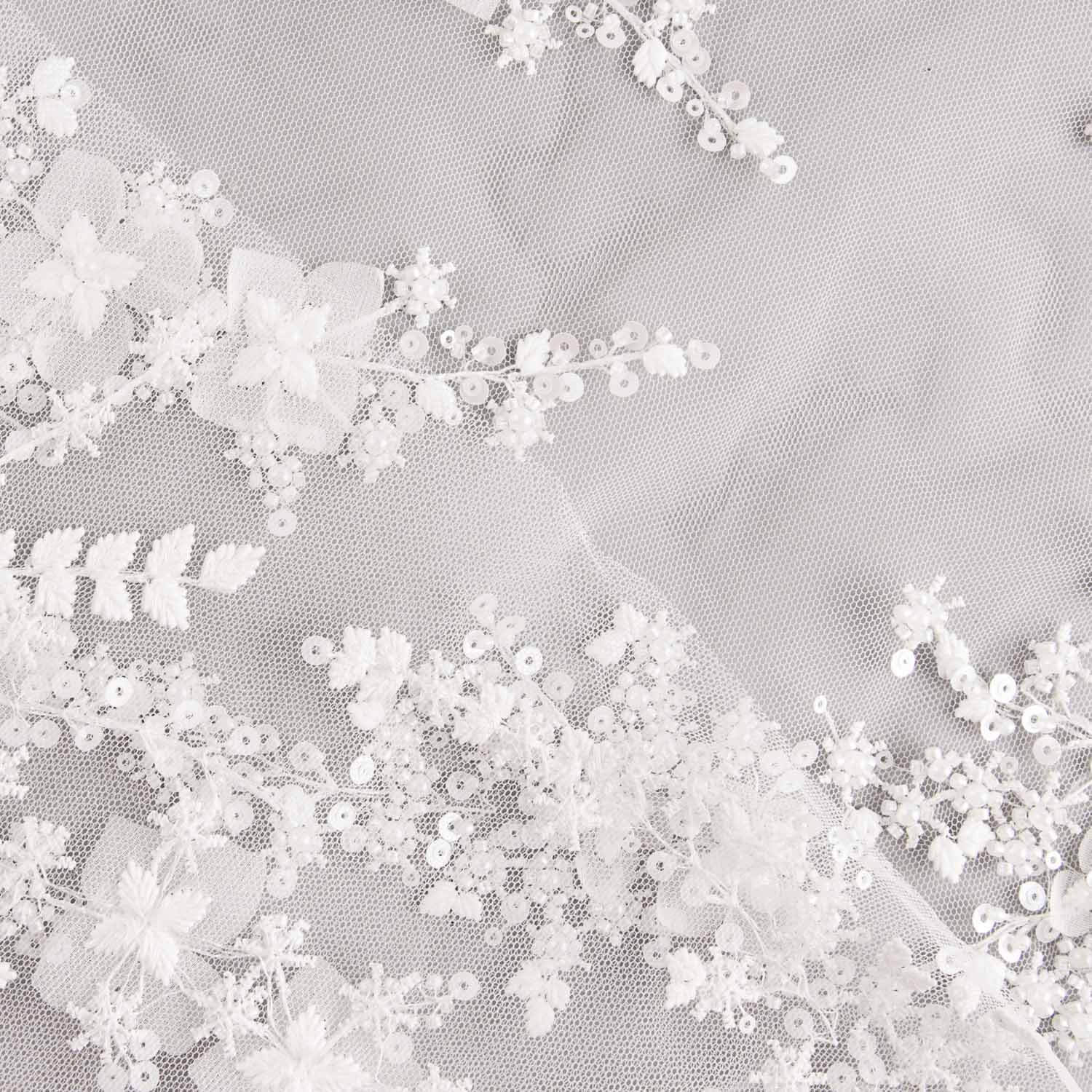 Robe de mariée en tulle blanc avec strass et fleurs 3D « Elegance » - Ribes y Casals