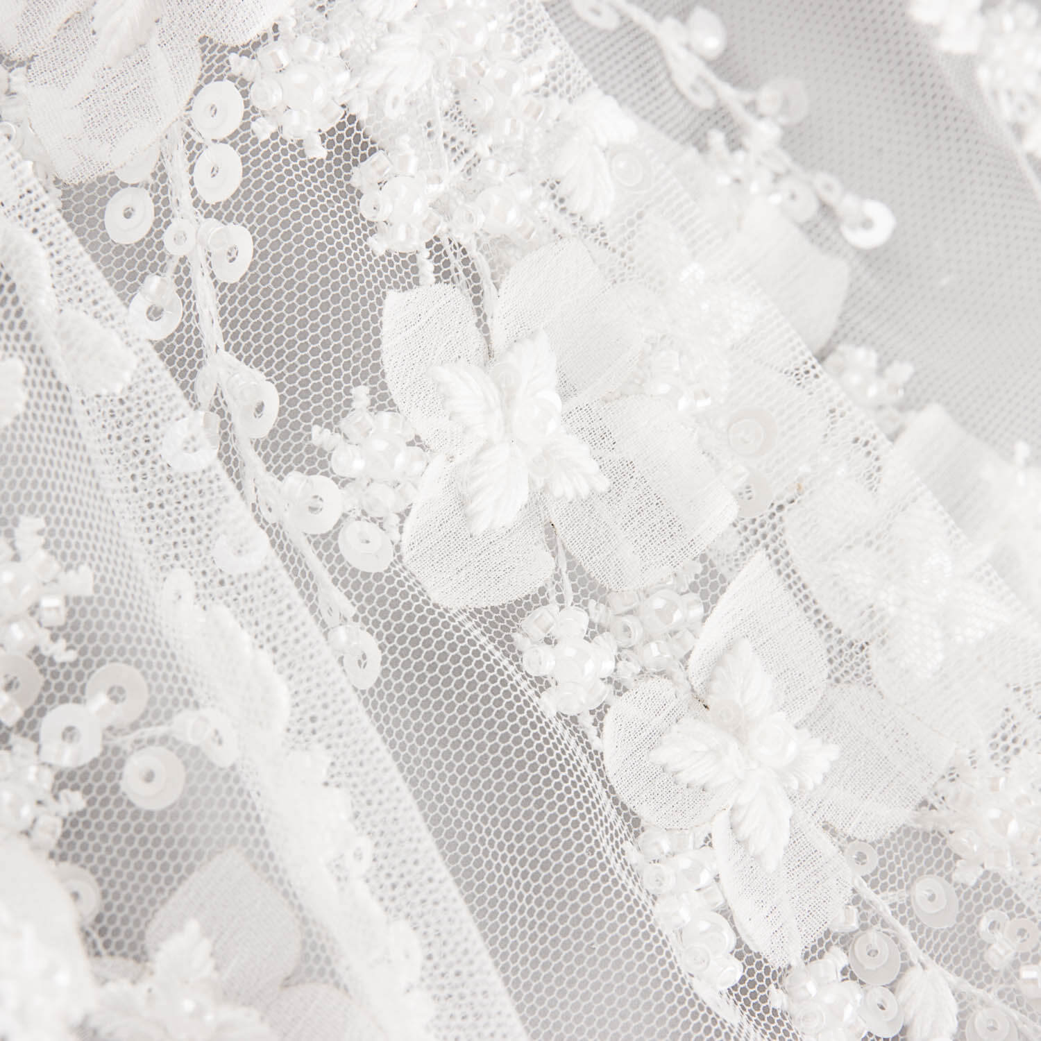 Robe de mariée en tulle blanc avec strass et fleurs 3D « Elegance » - Ribes y Casals