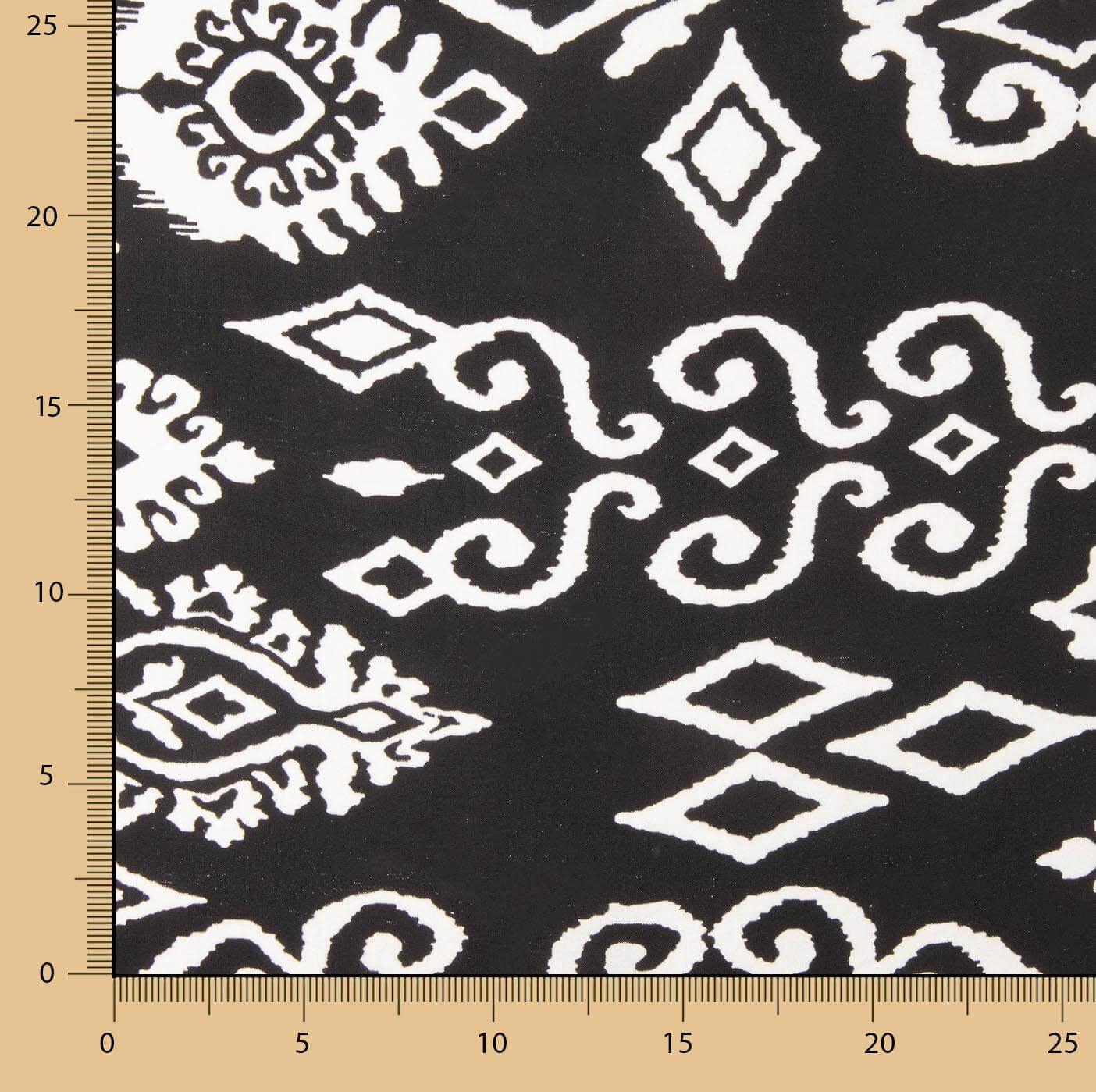 Chutes de viscose à imprimé ethnique avec bordure noire - Différentes dimensions x largeur de 140 cm - Ribes y Casals