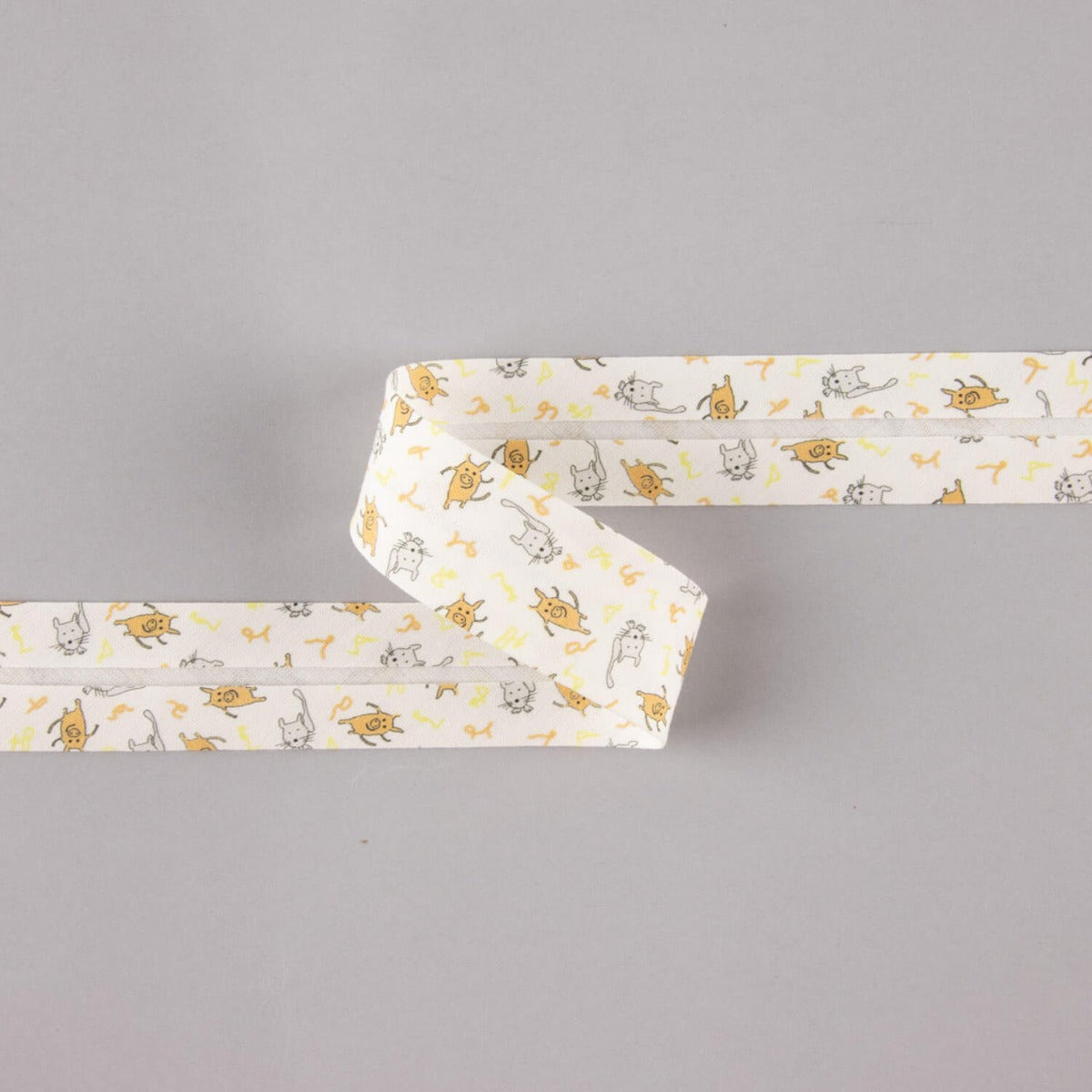 Biais en coton biologique porcelets et chatons orange-gris 18 mm - Ribes y Casals