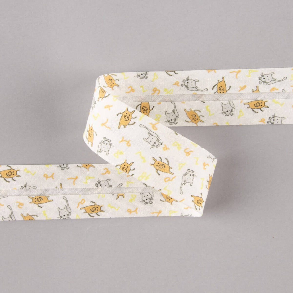 Biais en coton biologique Cochons et chatons orange-gris 30 mm - Ribes y Casals