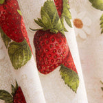 Toile imprimée fraises et fleurs multicolores - Ribes y Casals