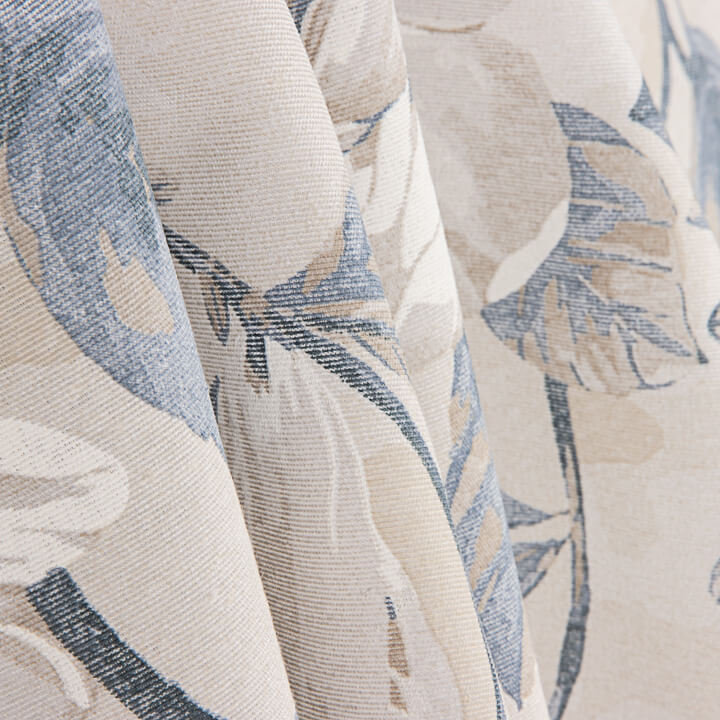 Toile de coton imprimée de fleurs à l'aquarelle bleues et beiges - Ribes y Casals