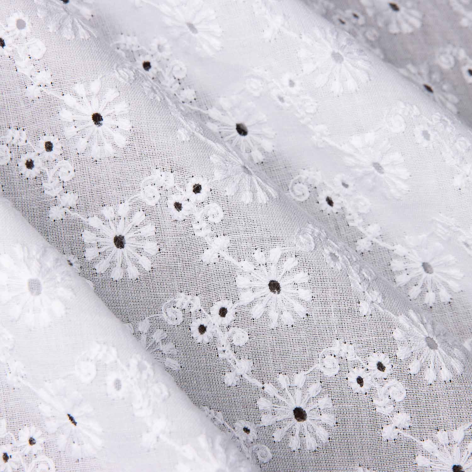 Broderie suisse Marguerites rétro blanc - Ribes y Casals