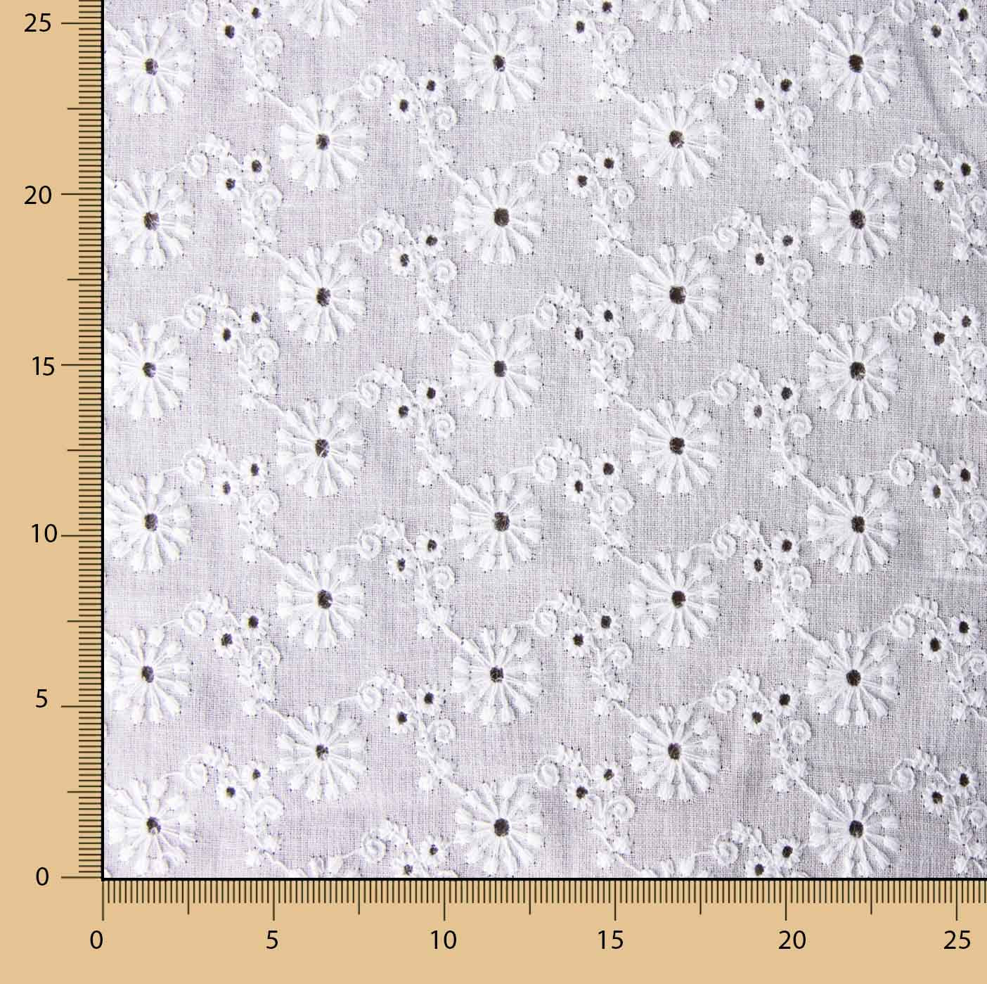 Broderie suisse Marguerites rétro blanc - Ribes y Casals
