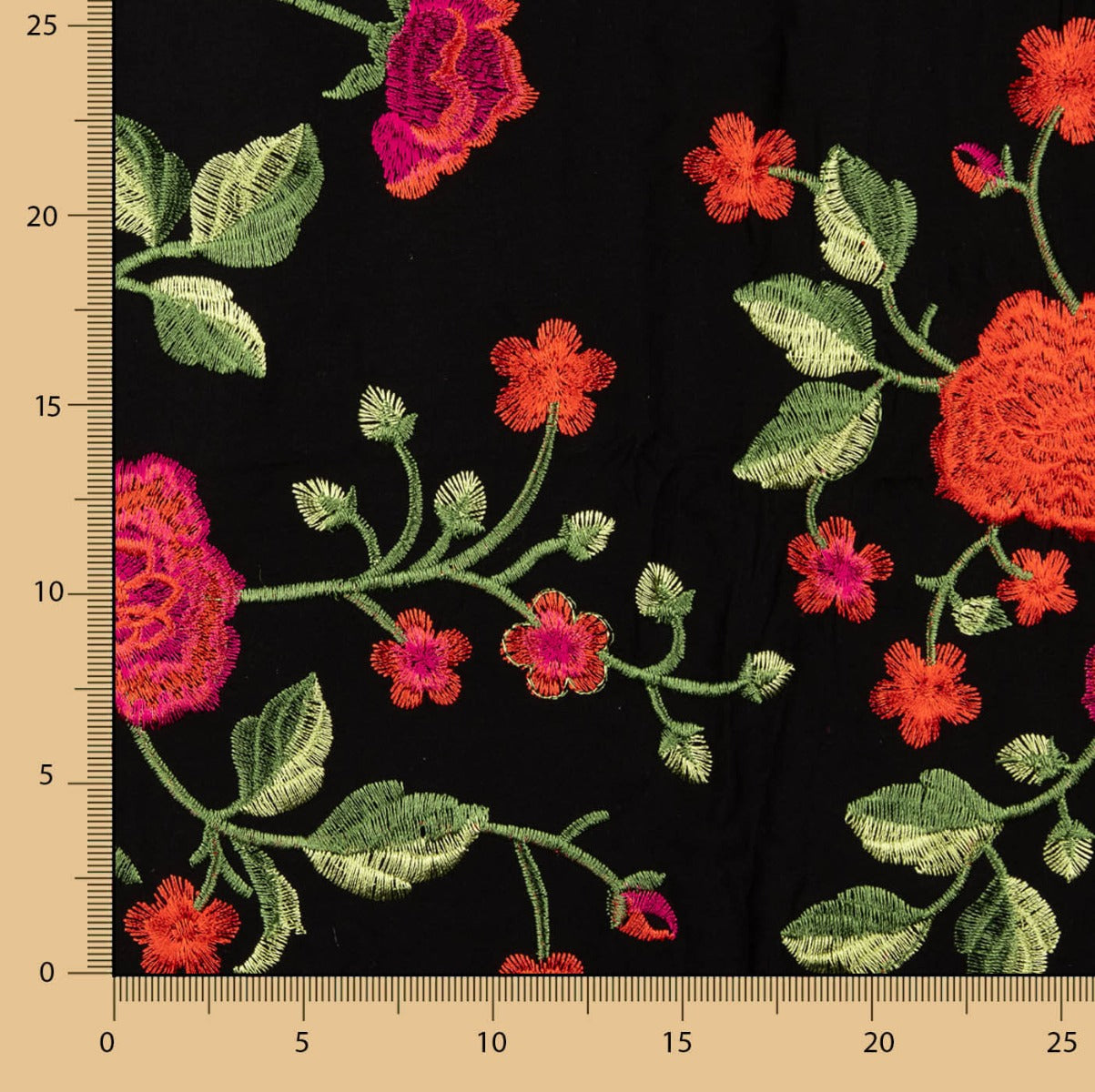 Châle brodé rose rouge Tencel noir - Ribes y Casals