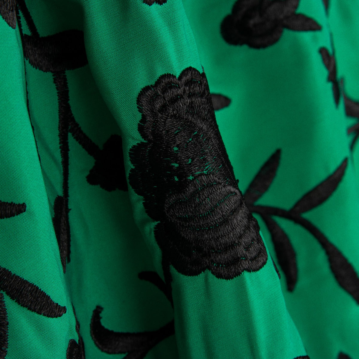 Châle brodé noir Tencel Emerald Green - Ribes y Casals