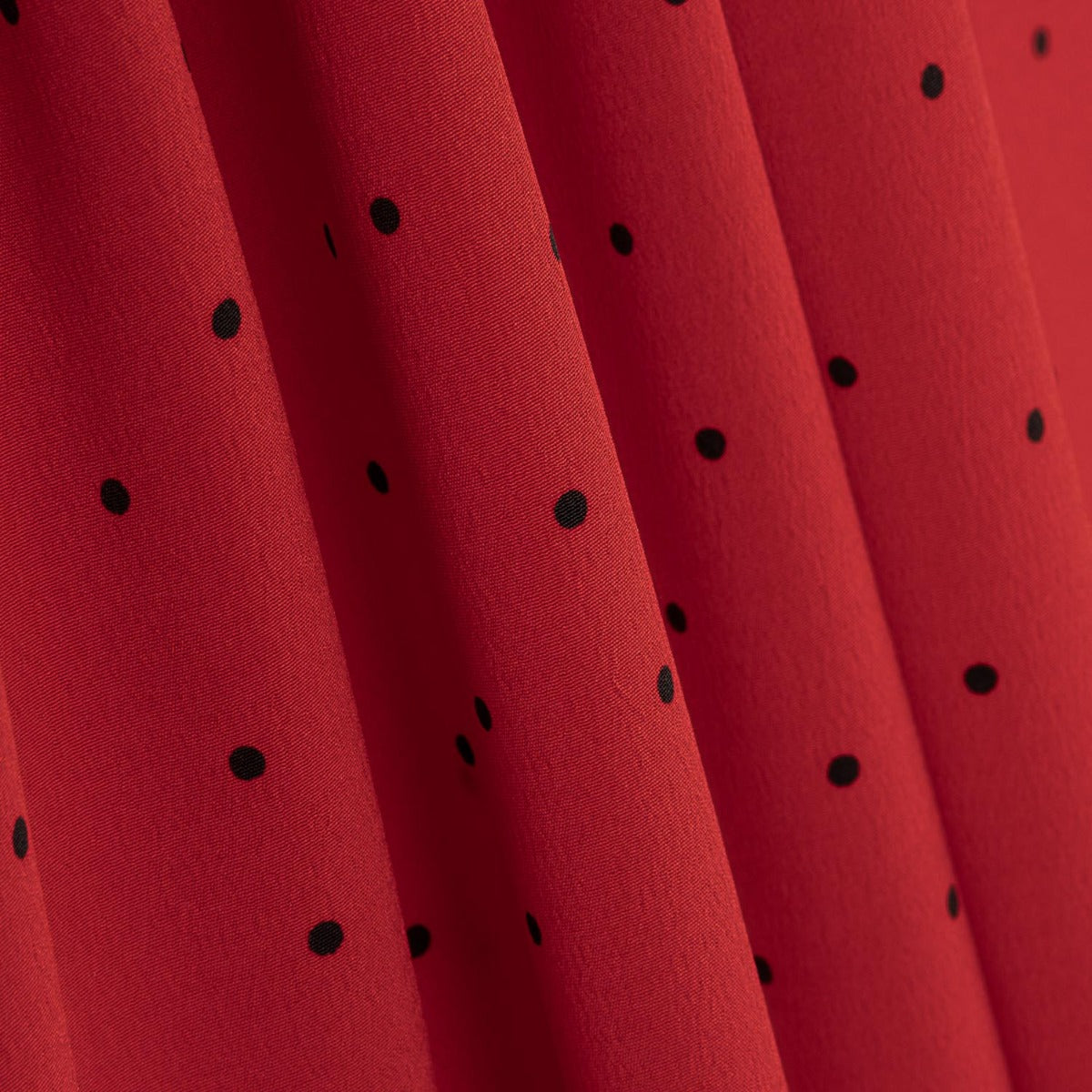 Polyester crêpé Grand Drape Mini Polka Dots Rouge - Ribes y Casals