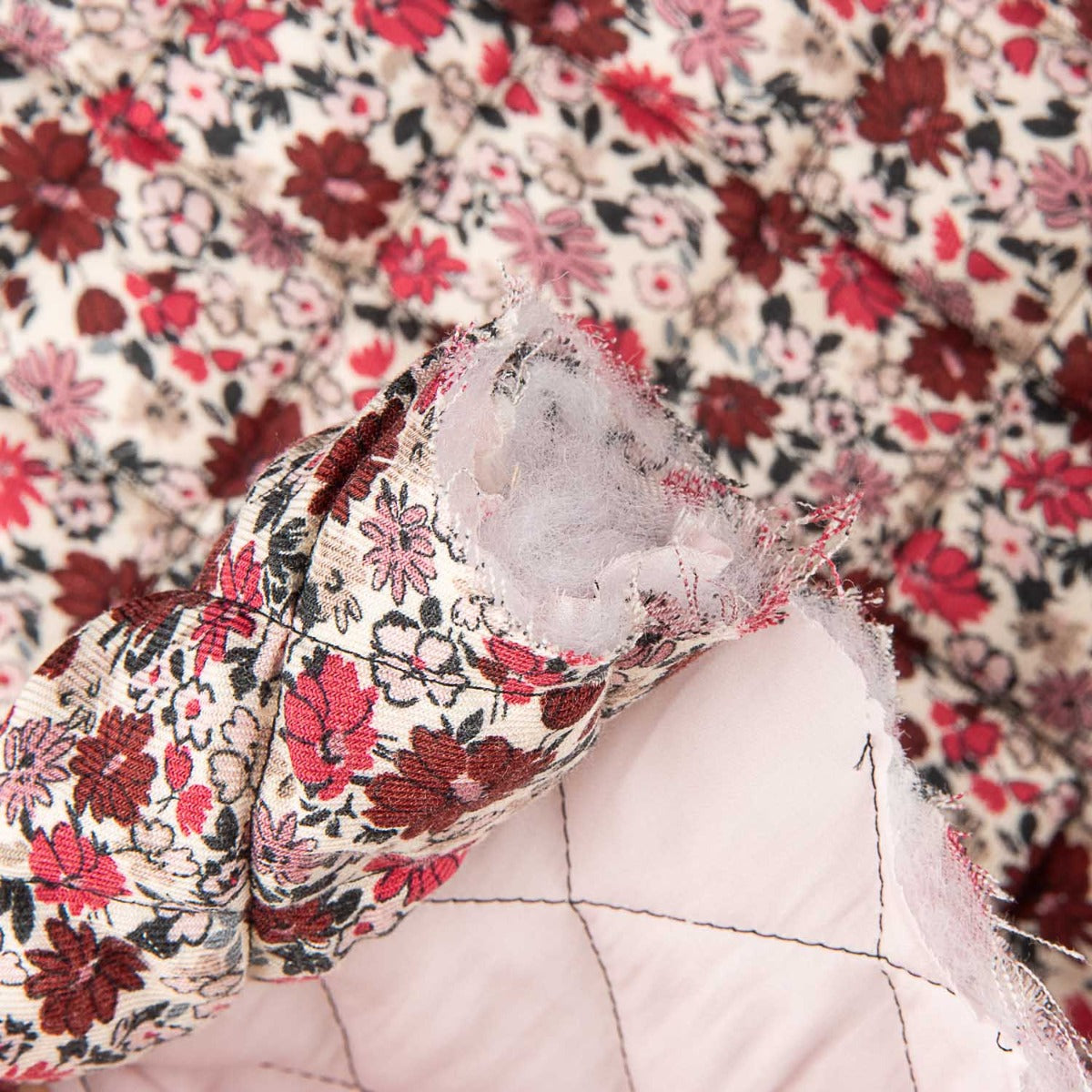 Coton matelassé Viyella – Fleurs cramoisies - Ribes y Casals