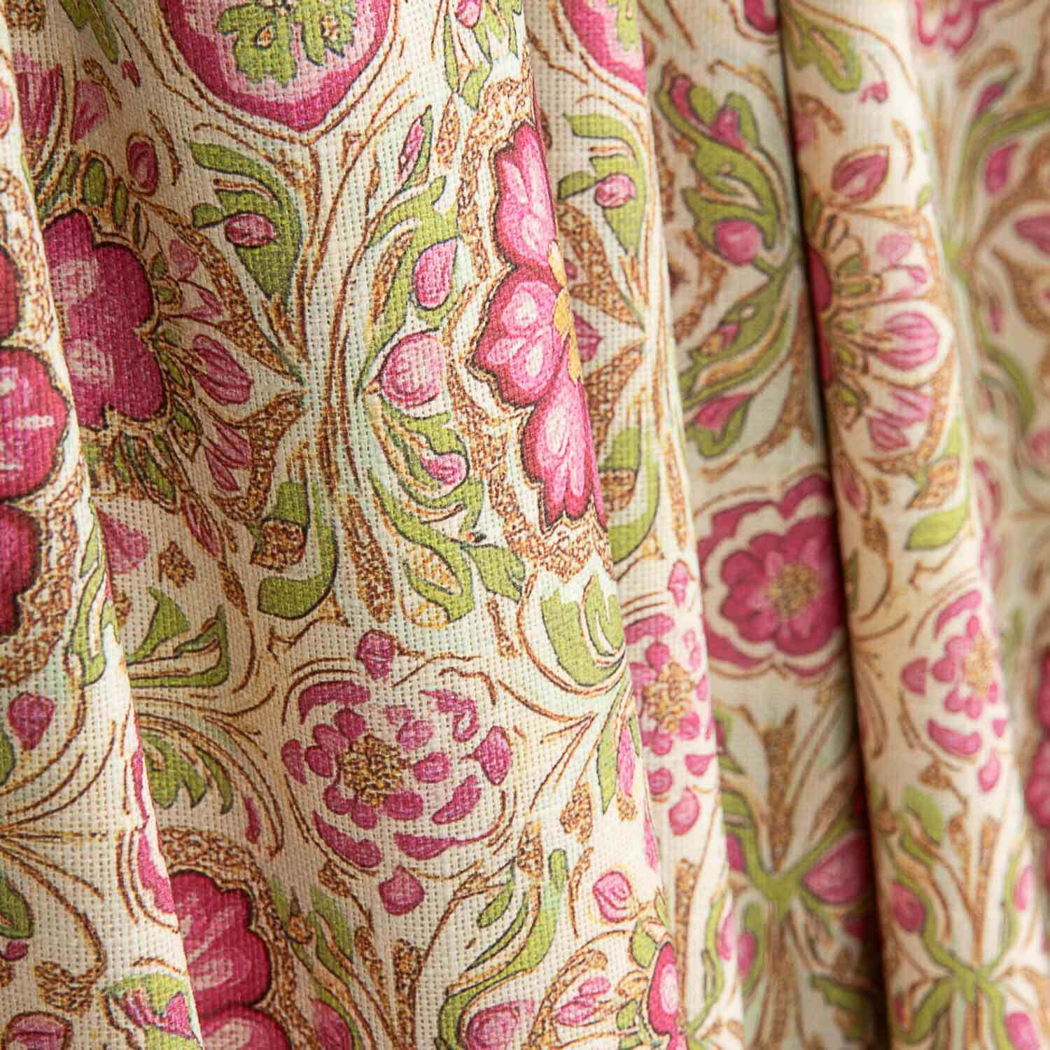 Toile de coton Fleurs roses Fond vert - Ribes y Casals