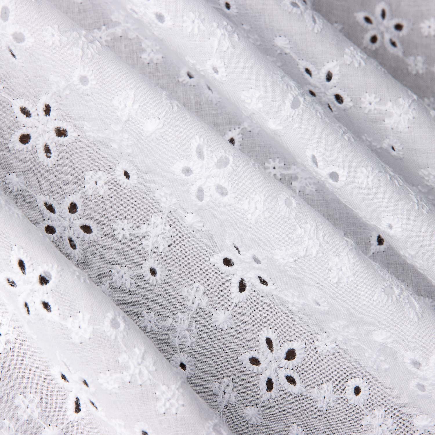Broderie suisse Fleur champêtre blanche - Ribes y Casals