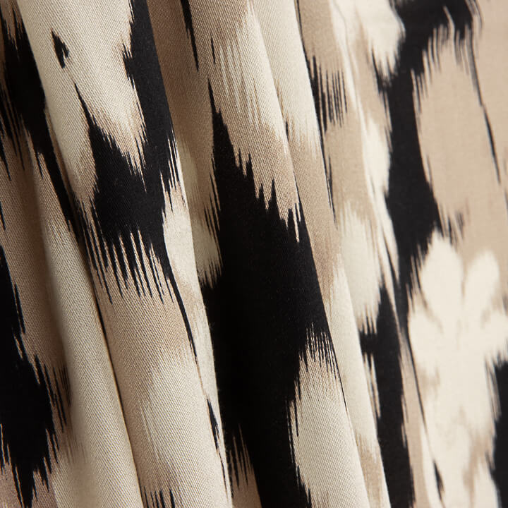 Viscose satin imprimé fleurs, nuance noir - Ribes y Casals