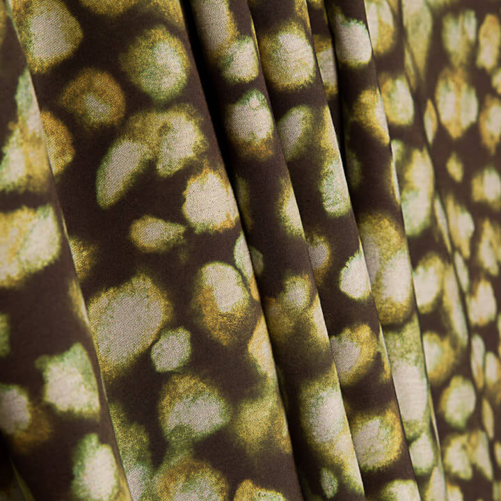 Tissu de viscose imprimé recto-verso, motif mosaïque olive - Ribes y Casals