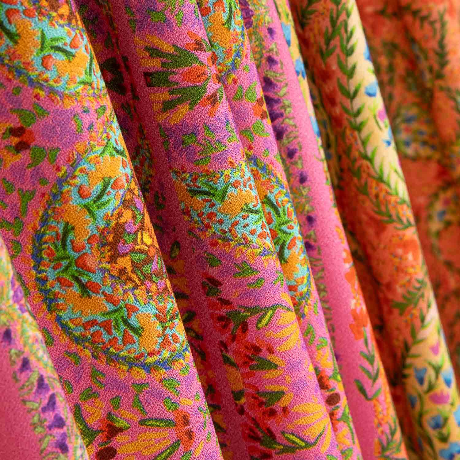 Chutes de crêpe de viscose imprimé motif paisley boho fuchsia - Différentes longueurs x largeur de 140 cm - Ribes y Casals