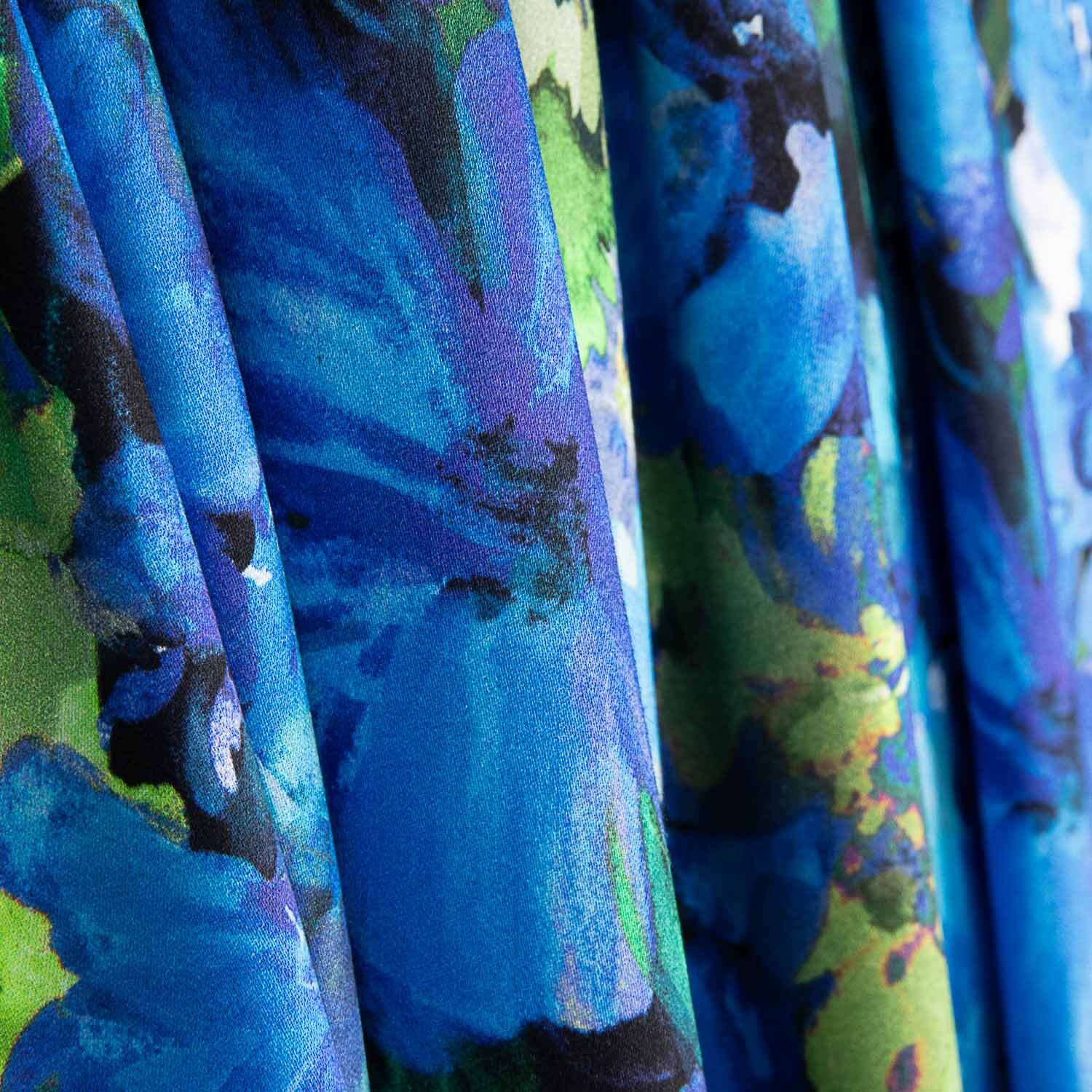 Viscose satinée imprimée fleurs bleu océan - Ribes y Casals