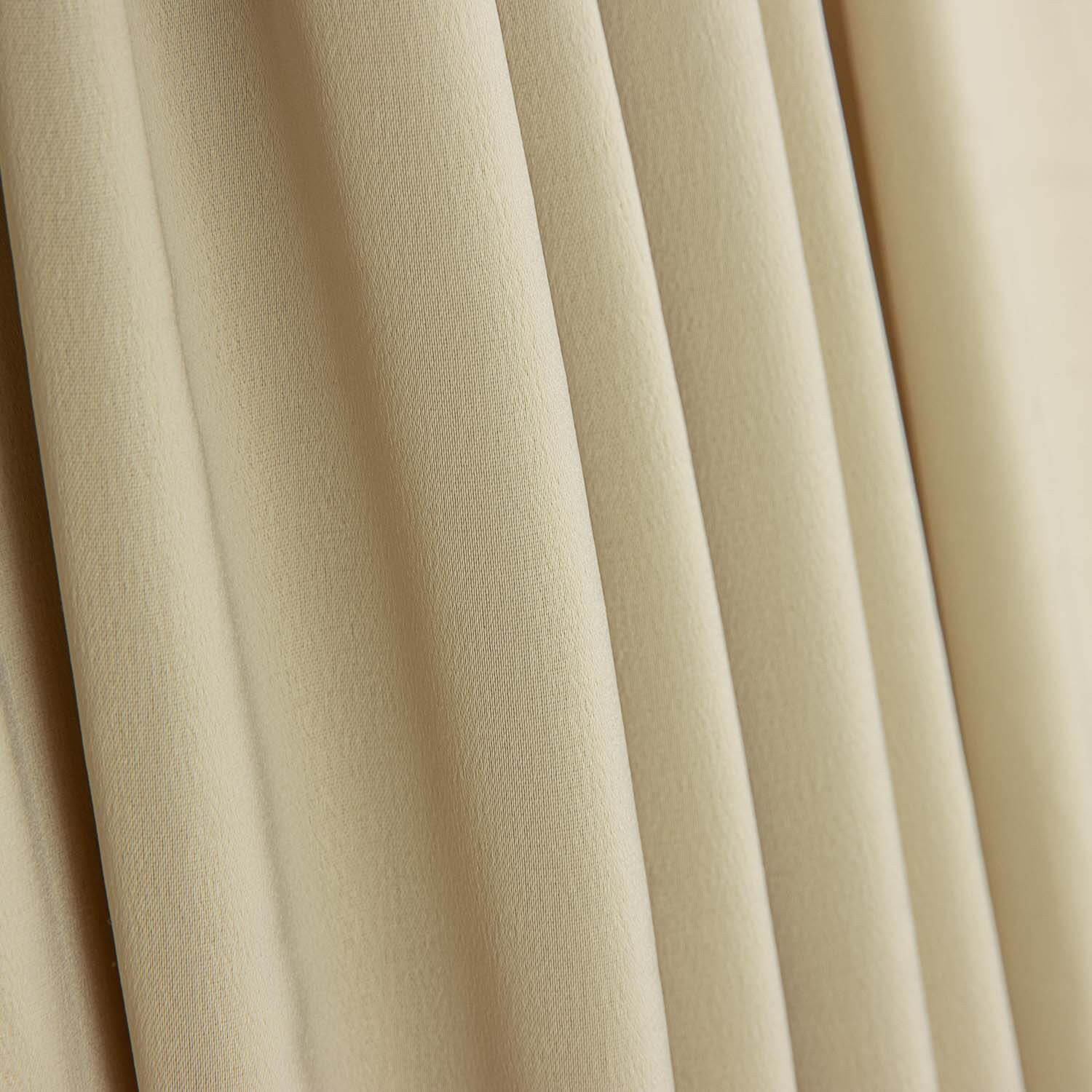 Chutes de satin lisse en polyester biscuit - Offre - Différentes longueurs x largeur de 140 cm - Ribes y Casals