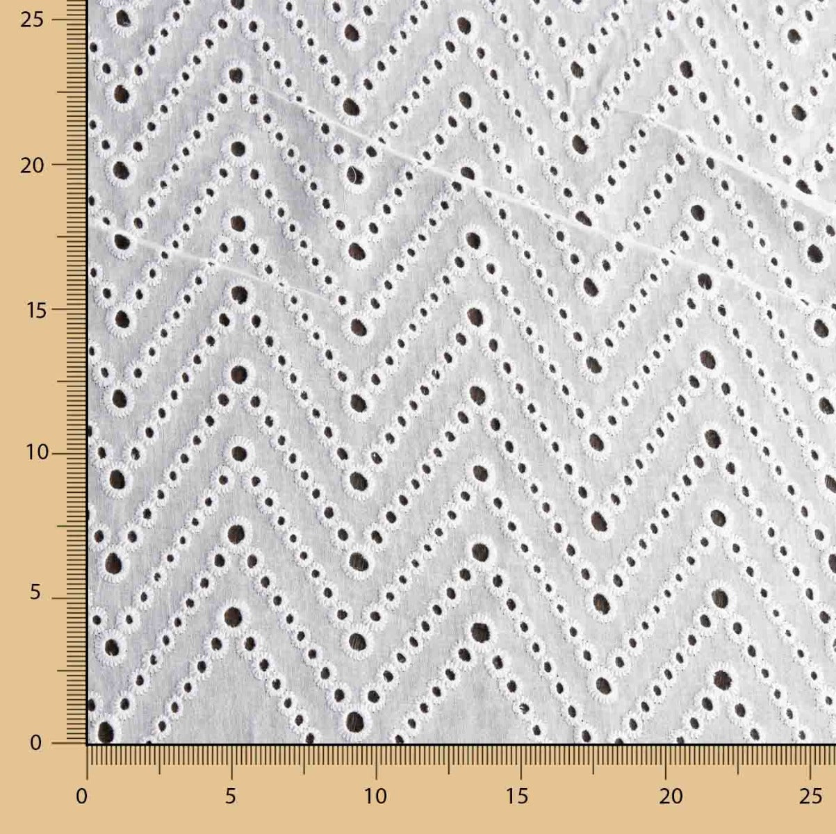 Broderie Suisse Chevron Blanc - Ribes y Casals