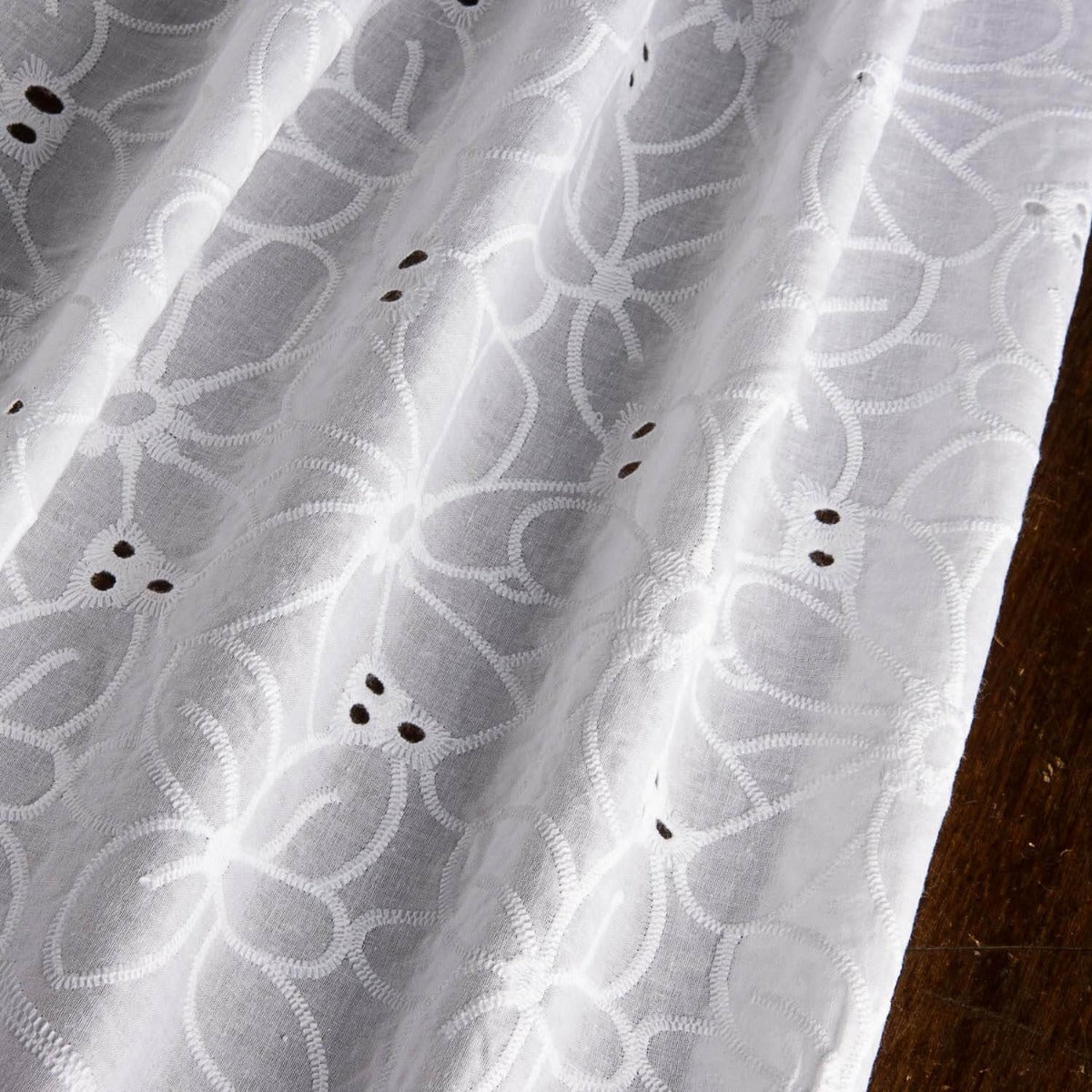 Broderie Suisse Marguerite Blanc - Ribes y Casals