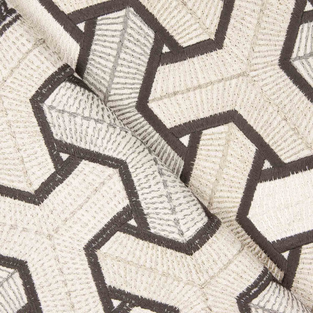 Retal Tapicería Rústica Gruesa Bordado Trigonometria 130x140 cm - Ribes y Casals