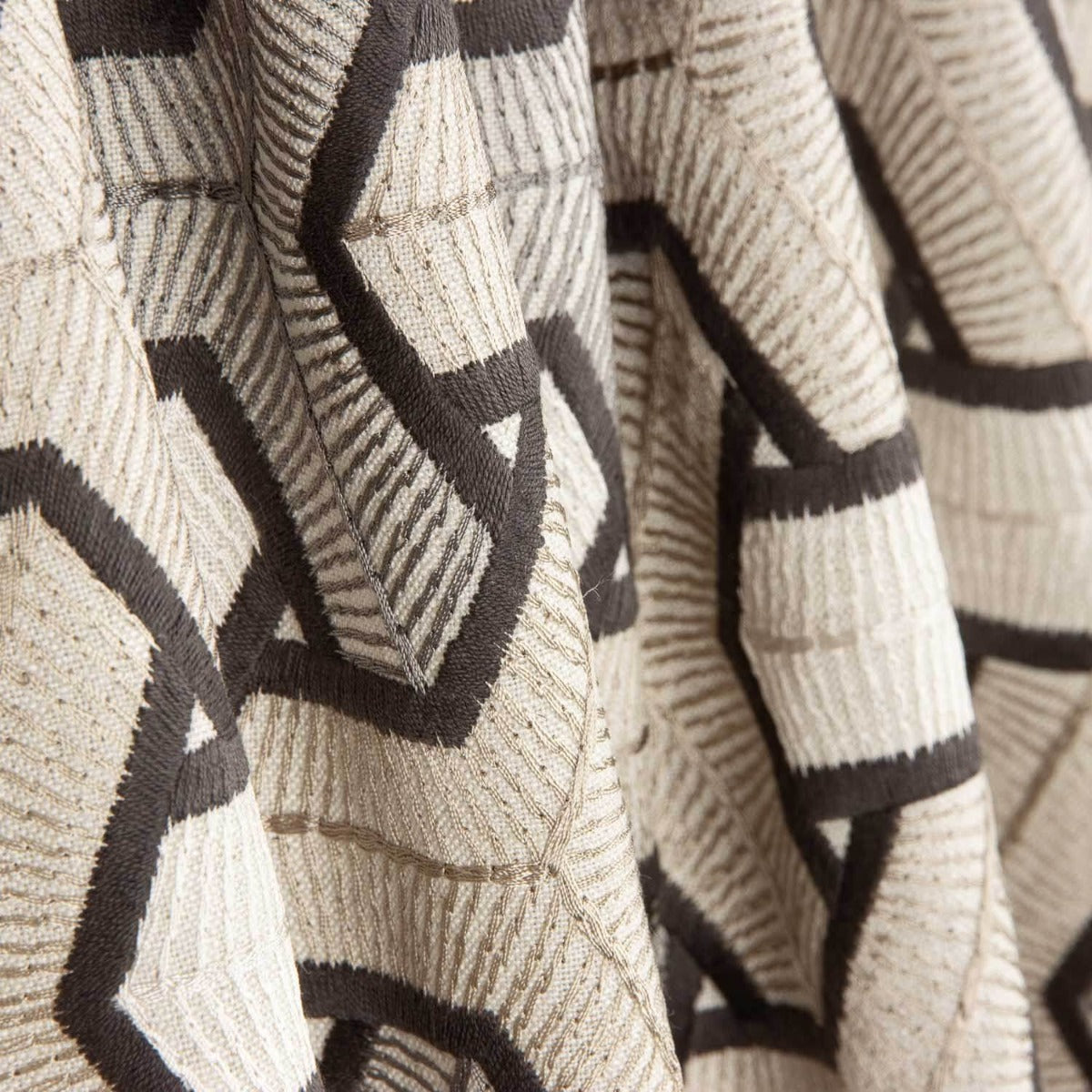 Lin rustique épais brodé Trigonometria - Ribes y Casals