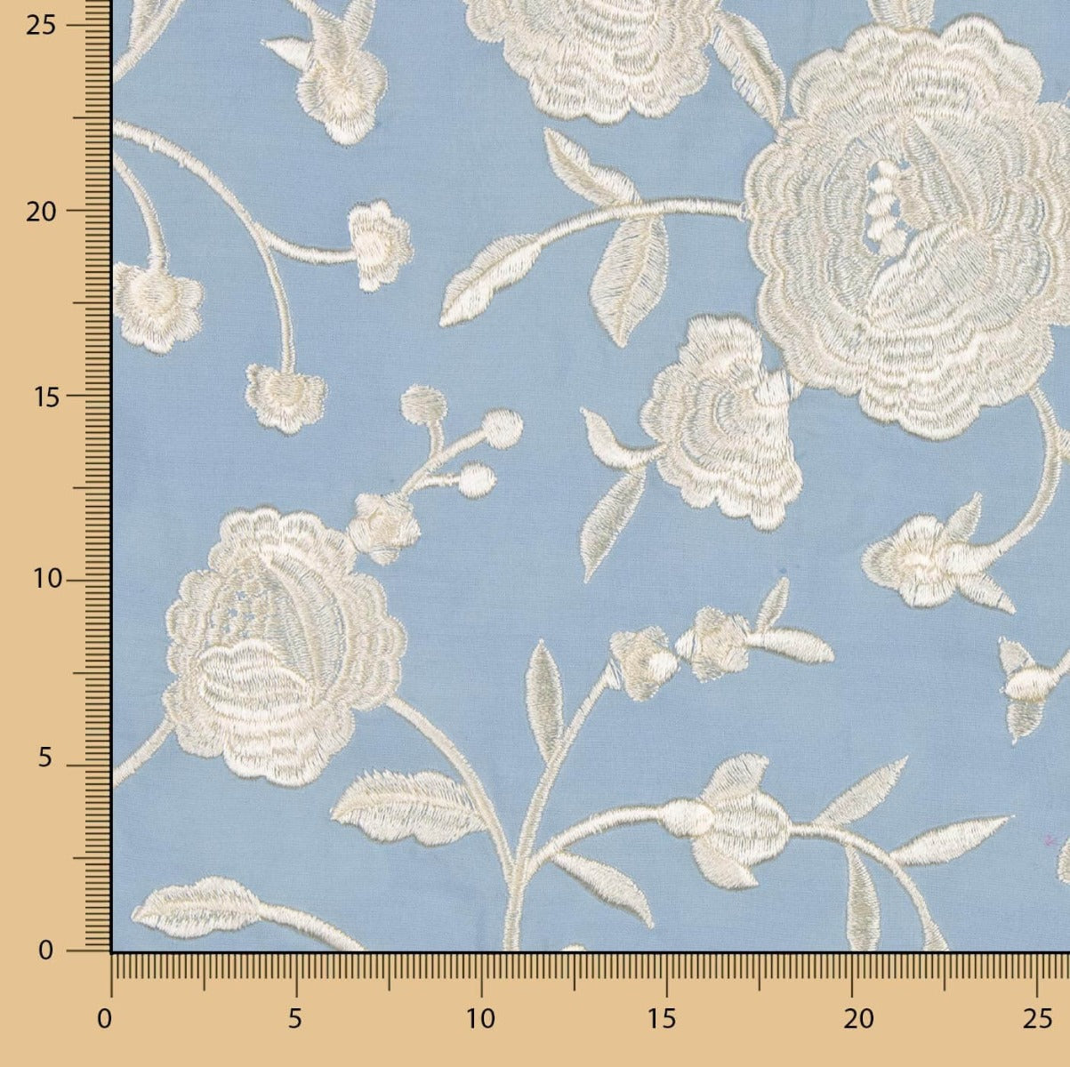 Châle brodé en crème Tencel Light Blue - Ribes y Casals