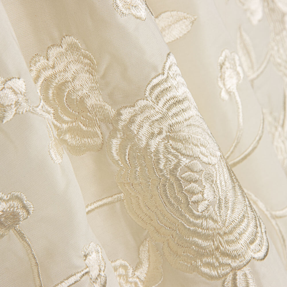 Châle brodé à la crème Tencel Natural White - Ribes y Casals