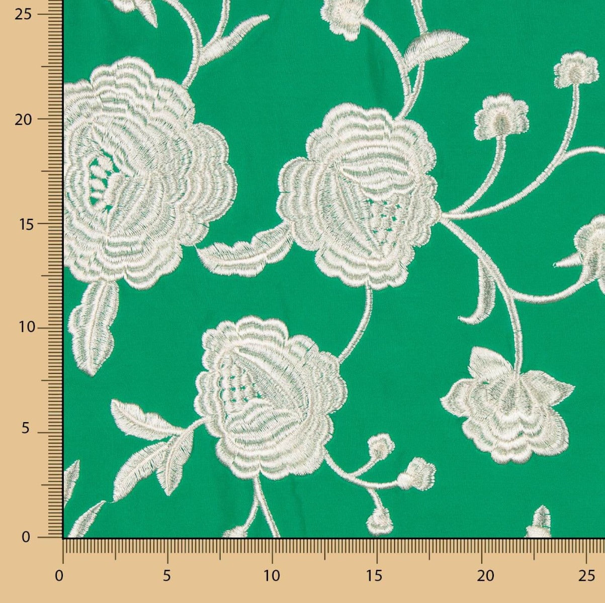 Châle brodé crème Tencel vert émeraude - Ribes y Casals