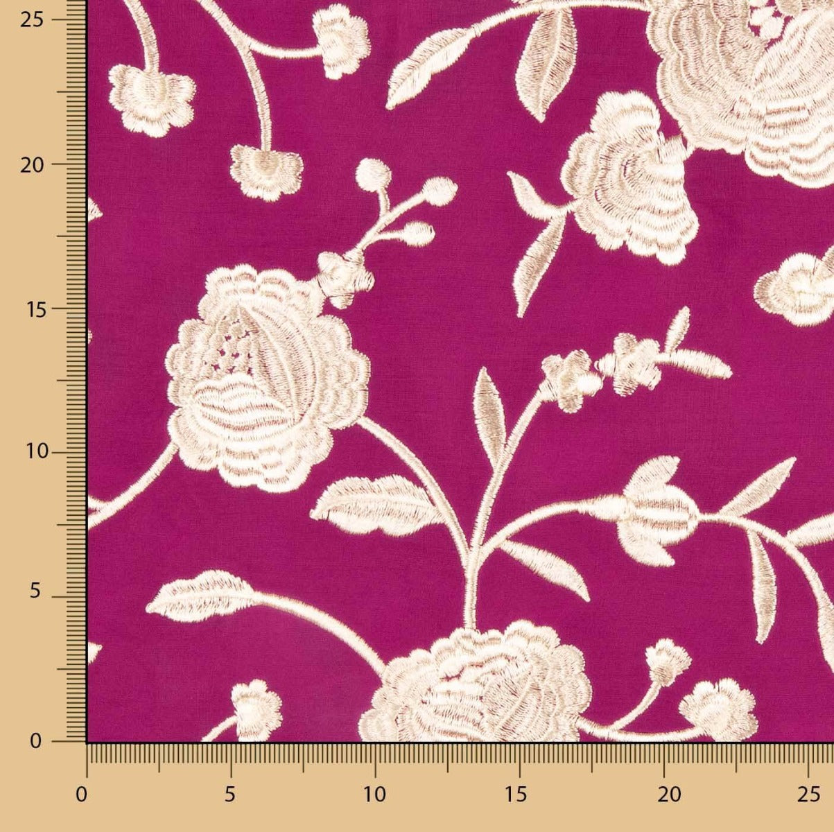 Châle brodé en crème Tencel rouge fraise - Ribes y Casals