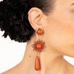 Boucles d&#39;oreilles flamenco avec fleur corail et goutte - Ribes y Casals