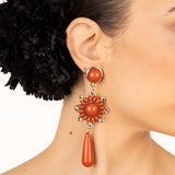 Boucles d&#39;oreilles flamenco avec fleur corail et goutte - Ribes y Casals