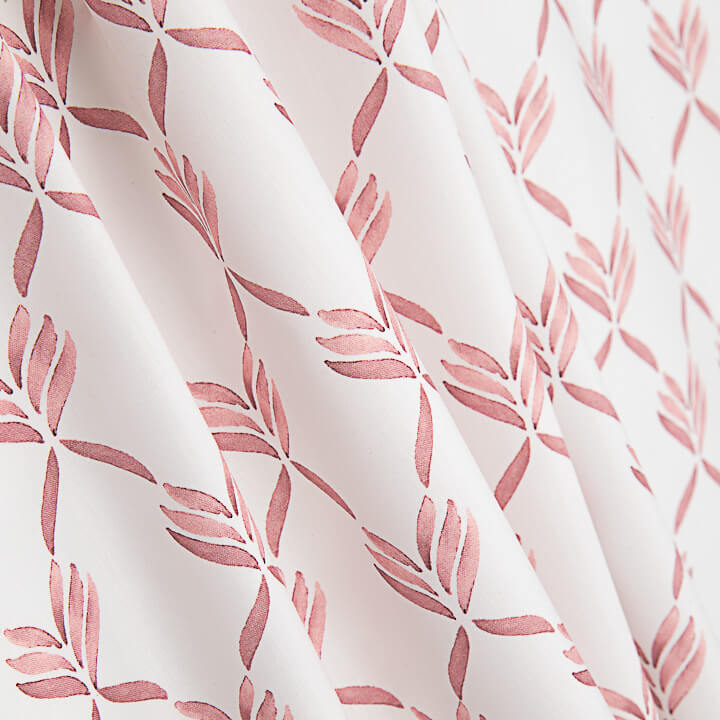 Percale imprimée de feuilles géométriques couleur corail - Ribes y Casals