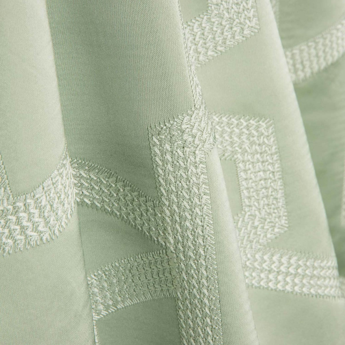 Satin polyester brodé vert clair - Ribes y Casals
