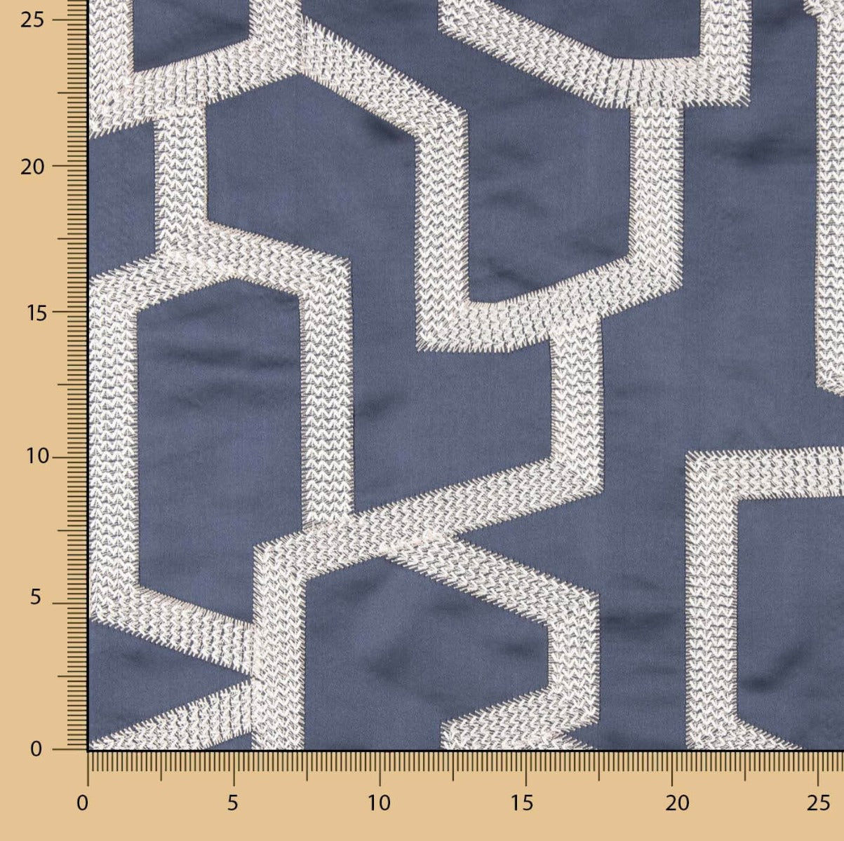 Satin polyester brodé bleu marine - Ribes y Casals