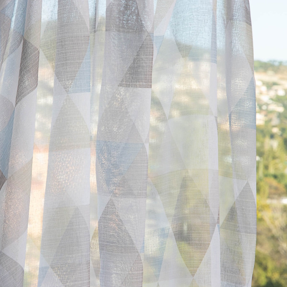 Visillo Etamin Triángulos - Ribes y Casals